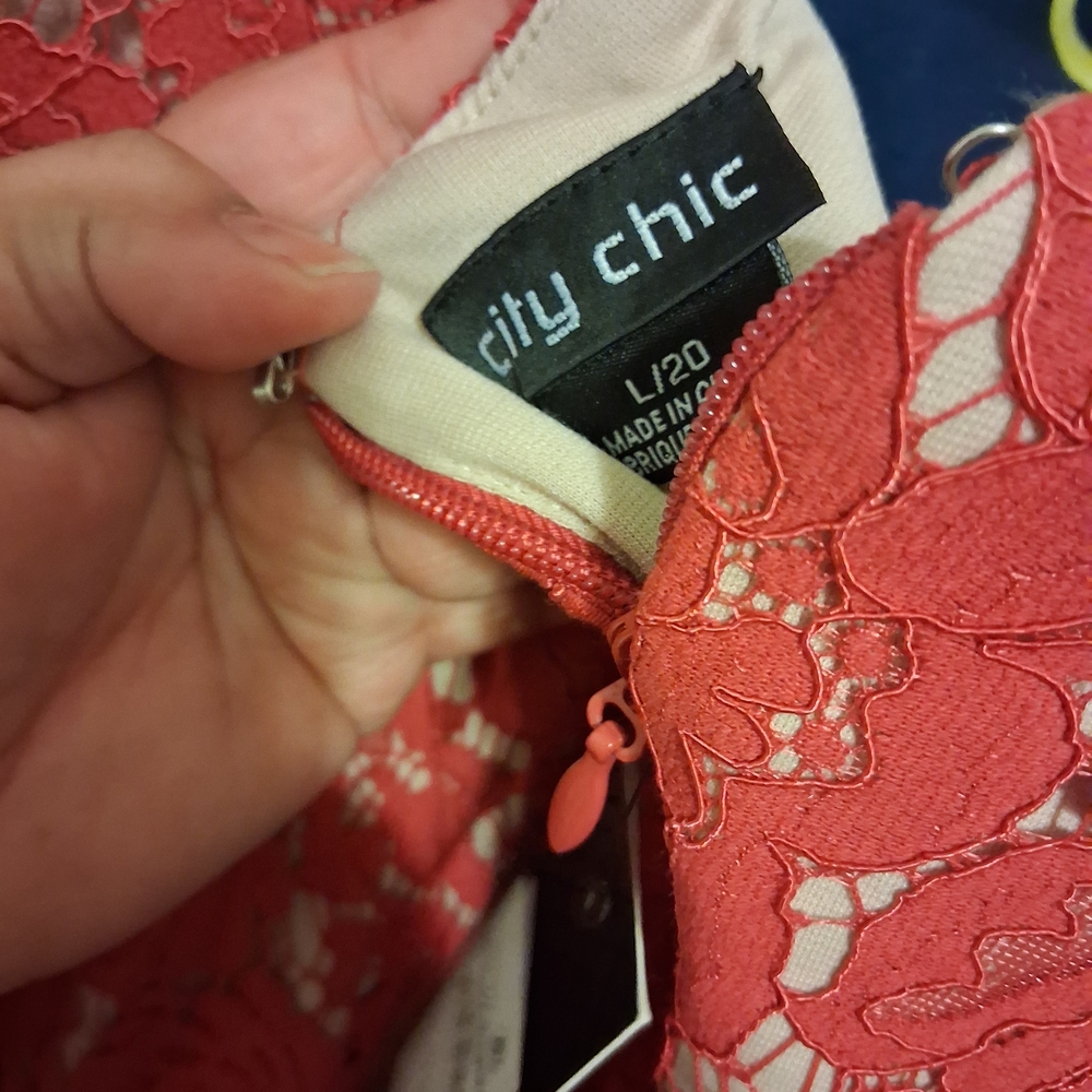 1x Red Lace Off-Shoulder Dress - Picture 6 of 6